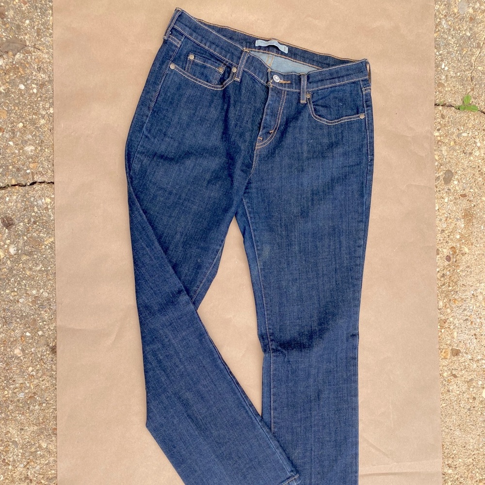 Women’s Levis straight leg jeans size 8